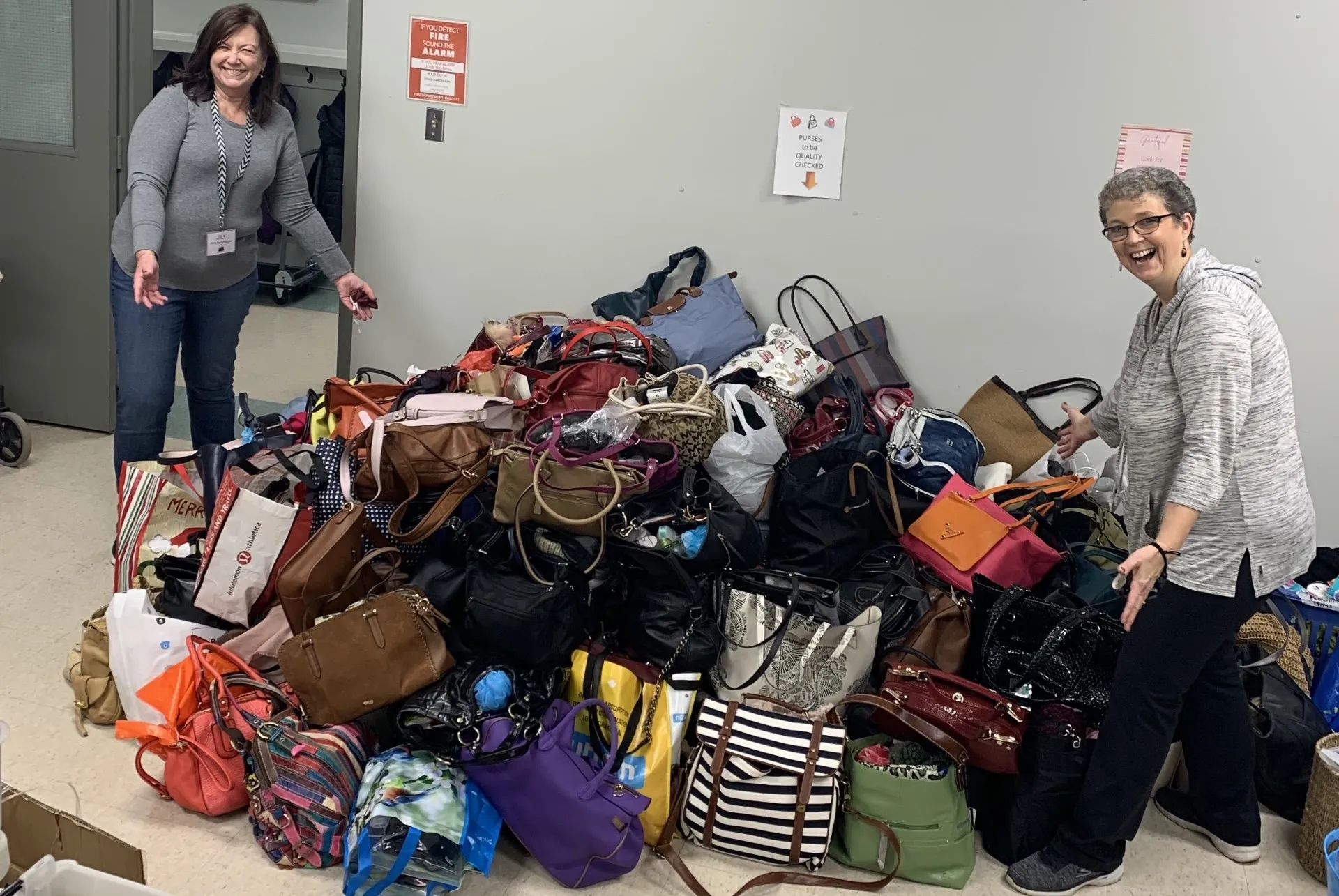 a large pile of purses